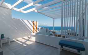 Eigene Terrasse der Cave Suite mit beheizbarem Außenwhirlpool